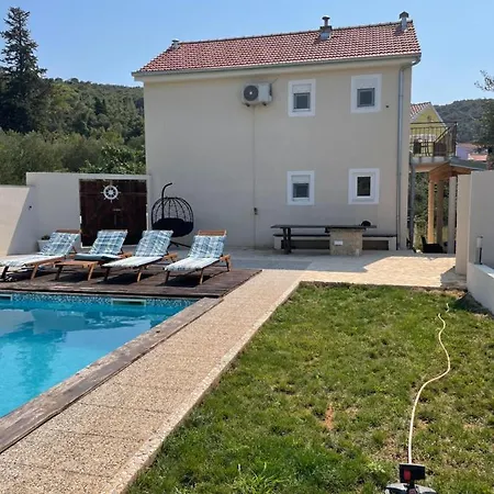 Holiday home Antonija *
